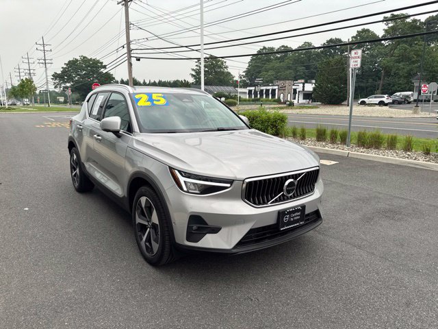 Certified 2025 Volvo XC40 B5 Plus AWD/4WD image 6