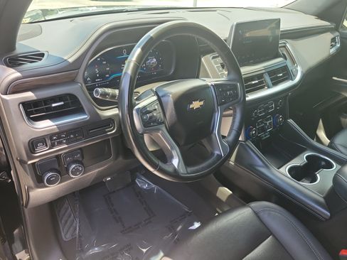 Used 2023 Chevrolet Suburban LT w/ Luxury Package RWD image 21
