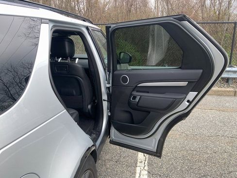 Used 2023 Land Rover Discovery S R-Dynamic image 19