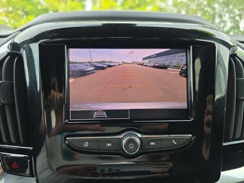 Used 2023 Chevrolet Traverse LT FWD image 24