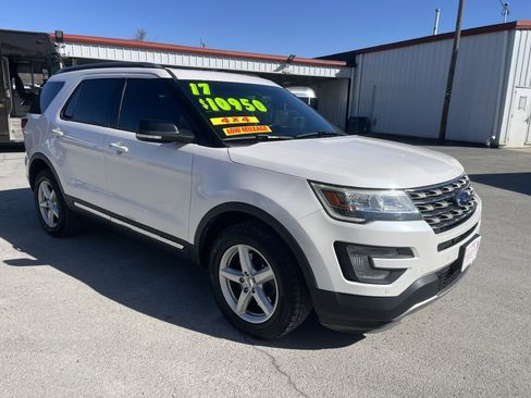 Used 2017 Ford Explorer XLT w/ Equipment Group 202A image 5
