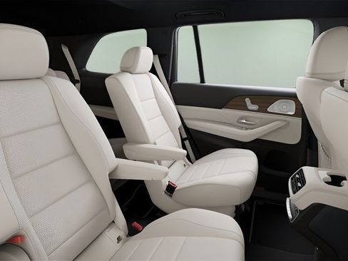 Used 2025 Mercedes-Benz GLS 450 4MATIC image 40