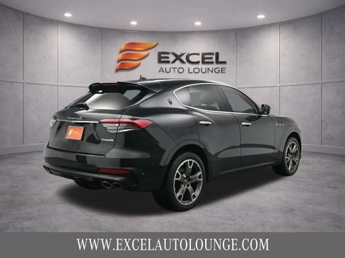Used 2023 Maserati Levante Modena image 9