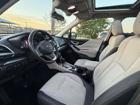 Used 2019 Subaru Forester Premium AWD/4WD image 13