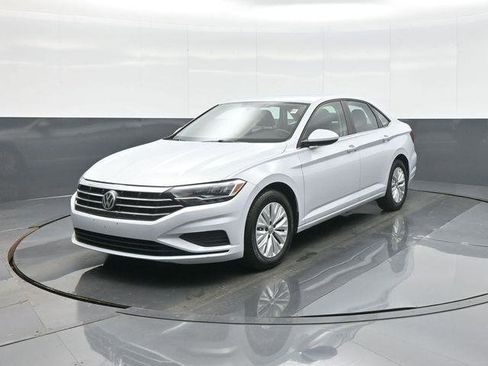 Used 2019 Volkswagen Jetta SE FWD image 3