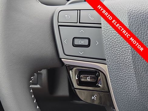 Used 2025 Toyota Camry SE FWD image 21