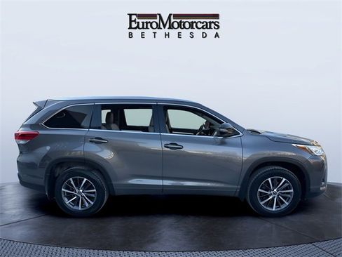 Used 2017 Toyota Highlander XLE image 6