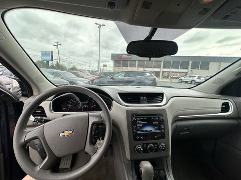 Used 2015 Chevrolet Traverse LS image 18