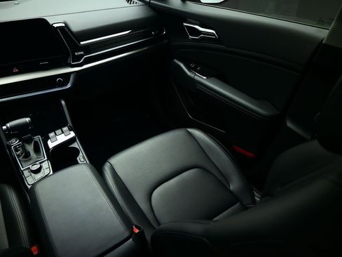 Certified 2025 Kia Sportage EX w/ Premium Package image 49