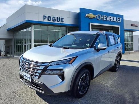 Used 2024 Nissan Rogue SV image 4