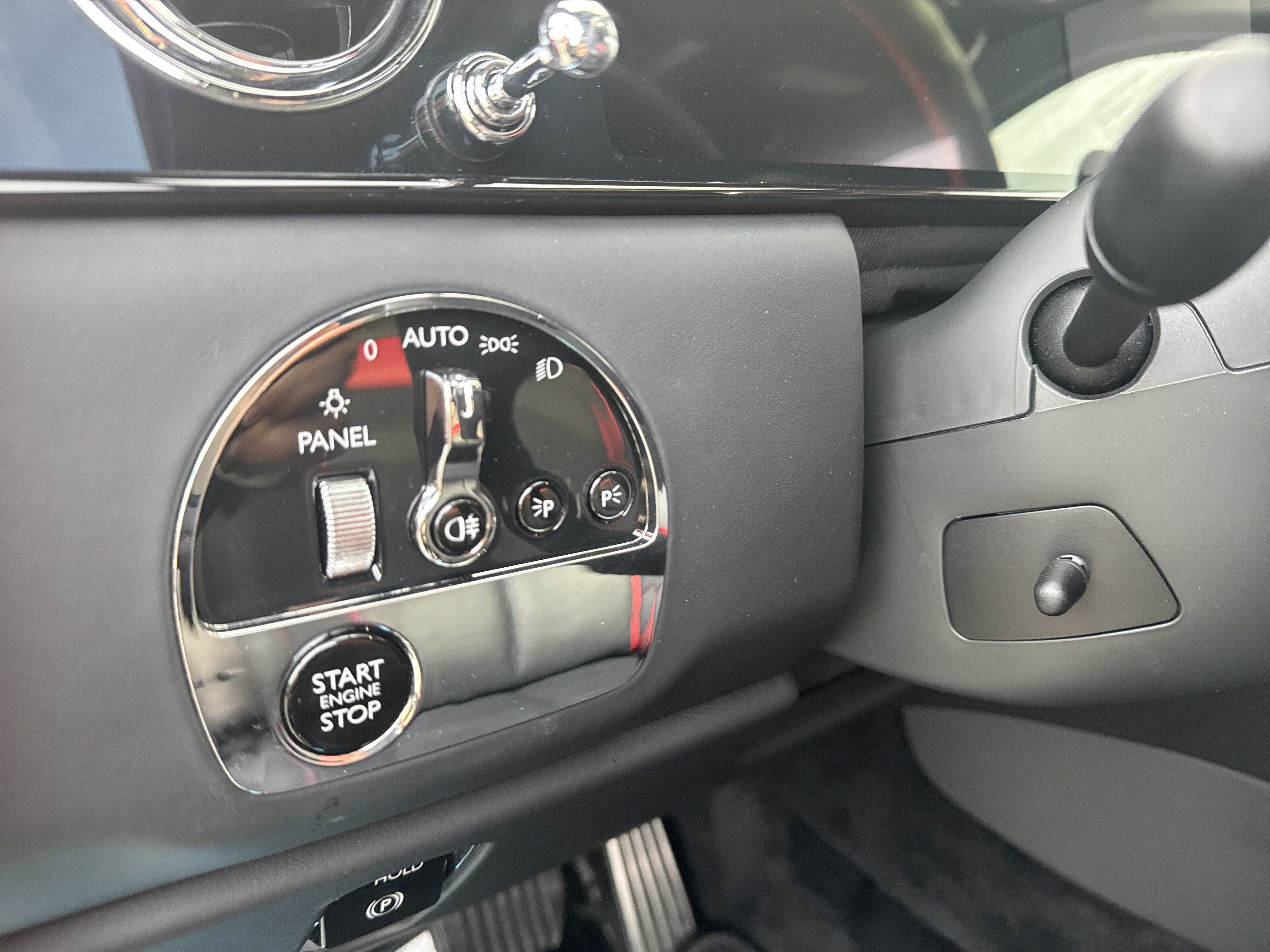 Certified 2025 Rolls-Royce Cullinan AWD/4WD image 39