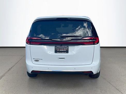 New 2026 Chrysler Pacifica Select FWD image 6
