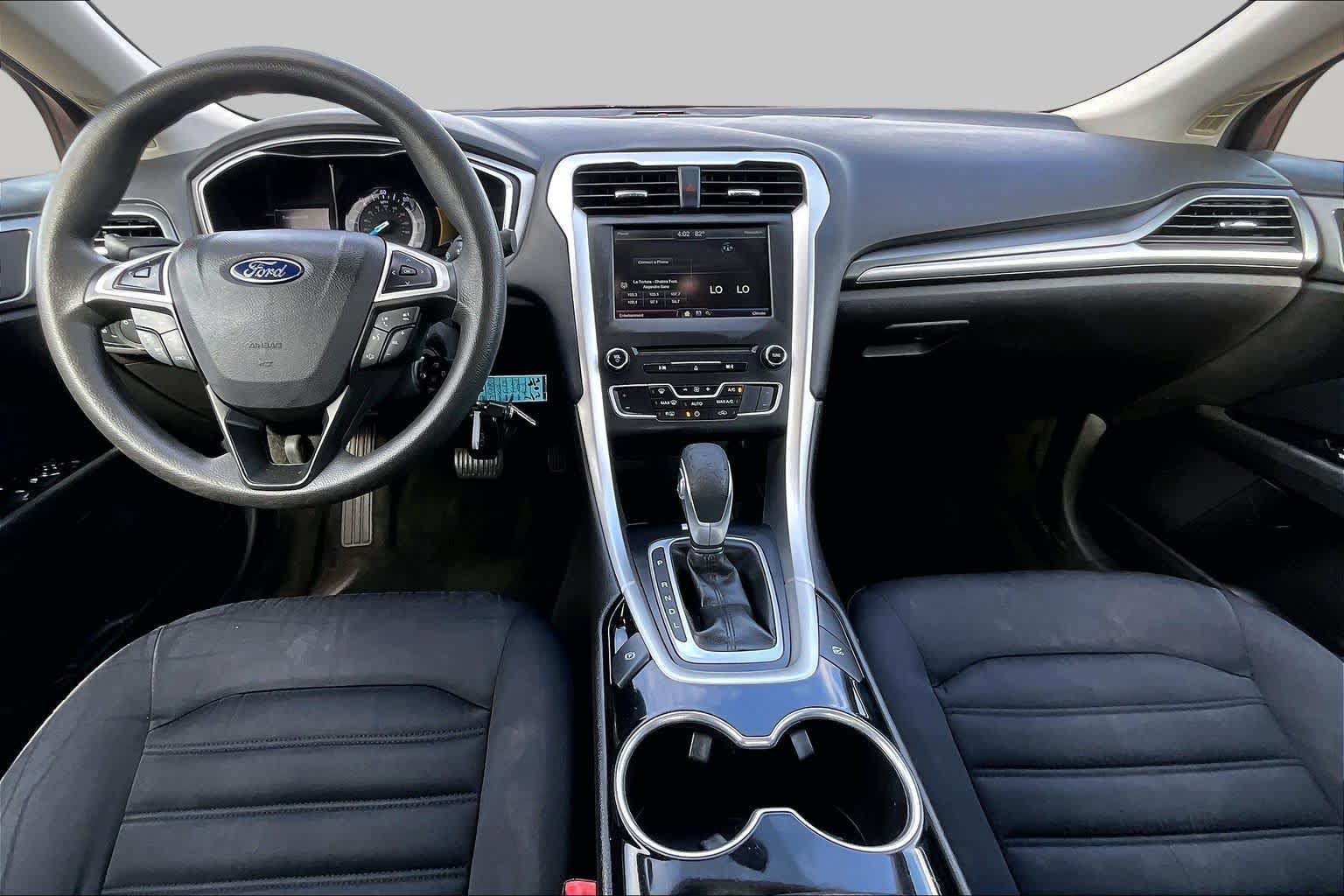 Used 2016 Ford Fusion SE FWD image 16