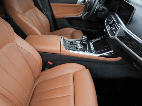 Used 2022 BMW X7 xDrive40i w/ M Sport Package AWD/4WD image 13