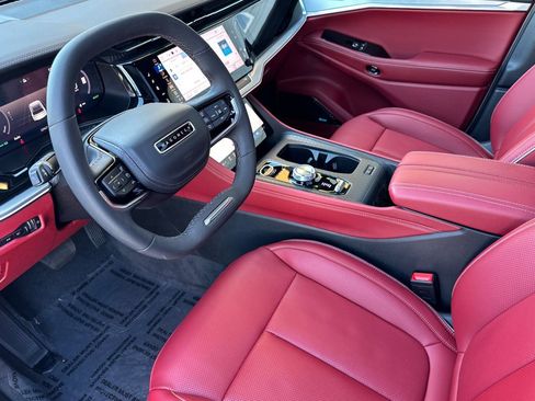 Used 2024 Jeep Wagoneer Launch Edition image 11