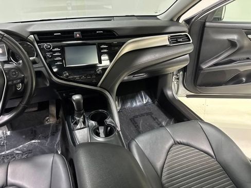 Used 2018 Toyota Camry SE w/ Moonroof Package FWD image 21
