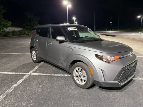 Used 2025 Kia Soul LX w/ LX Technology Package FWD image 8