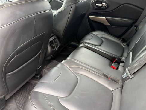 Used 2018 Jeep Cherokee Limited image 9