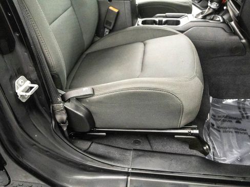 Used 2018 Jeep Wrangler Unlimited Sahara w/ Uconnect 4C Nav & Sound Group image 40