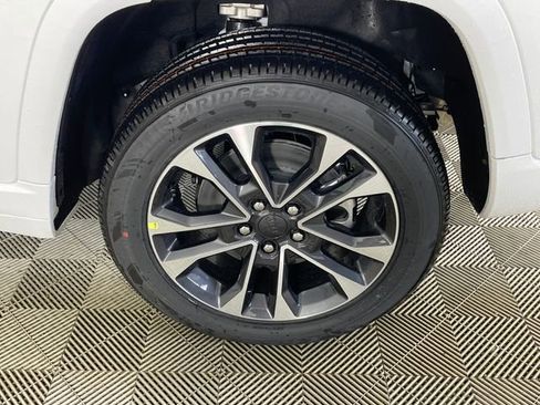 New 2025 Jeep Grand Cherokee Overland w/ Luxury Tech Group IV image 20