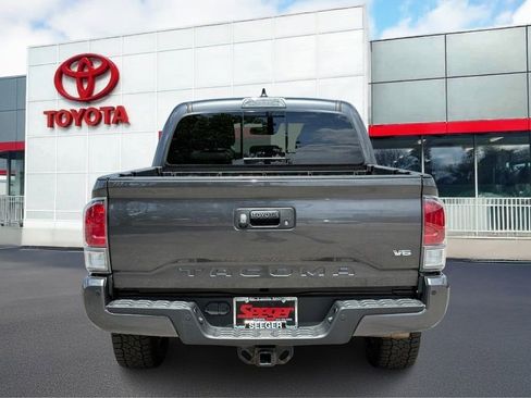 Used 2020 Toyota Tacoma TRD Sport w/ Technology Package AWD/4WD image 6