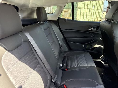 Used 2025 Chevrolet Trax LT w/ LT Convenience Package image 23