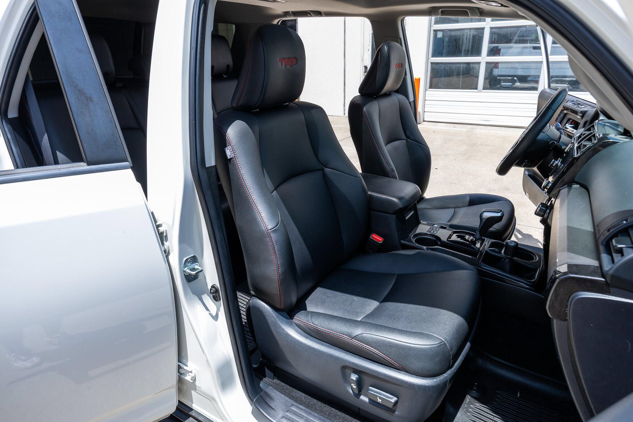 Used 2020 Toyota 4Runner TRD Off-Road Premium w/ Moonroof Package AWD/4WD image 32