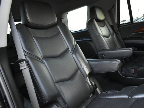 Used 2018 Cadillac Escalade Premium Luxury image 29