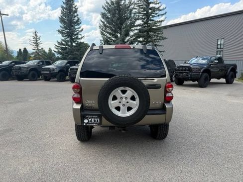 Used 2006 Jeep Liberty Limited w/ Trailer Tow Group AWD/4WD image 10