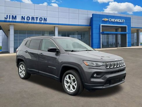 Used 2022 Jeep Compass Latitude w/ Convenience Group AWD/4WD image 1