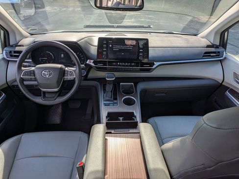 Used 2023 Toyota Sienna XLE image 26