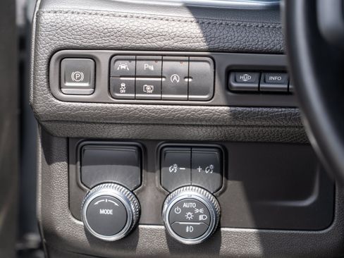 Used 2023 GMC Yukon XL Denali RWD image 18