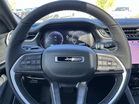 New 2025 Jeep Grand Cherokee Limited image 14