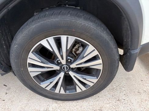 Used 2023 Nissan Rogue SV FWD image 4