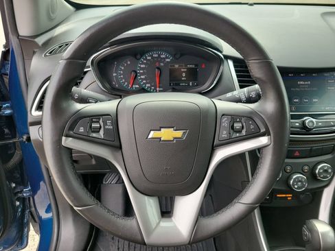 Used 2020 Chevrolet Trax LT w/ LT Convenience Package AWD/4WD image 21