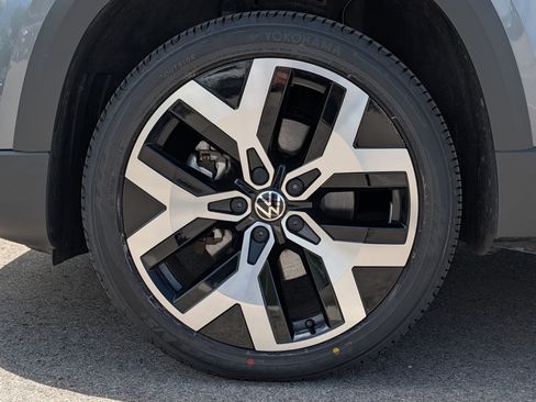 Certified 2023 Volkswagen Taos SEL AWD/4WD image 15