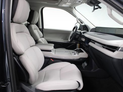 New 2026 Lincoln Navigator Reserve image 30