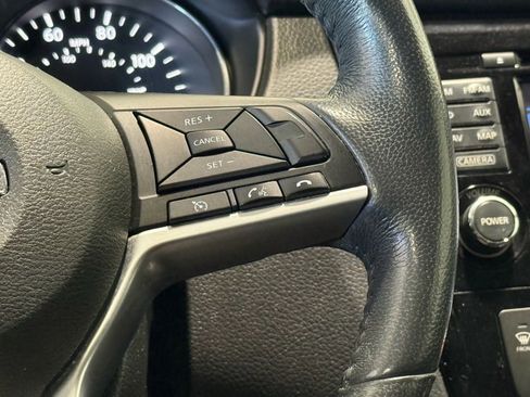 Used 2017 Nissan Rogue SV w/ SV Premium Package image 16