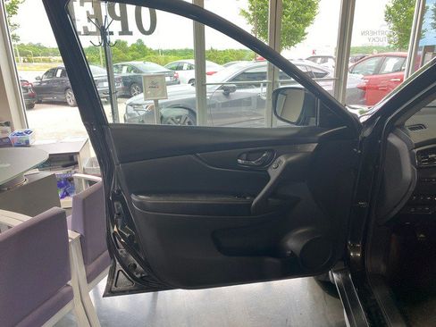 Used 2019 Nissan Rogue SV AWD/4WD image 13