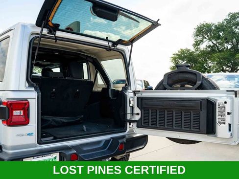 Used 2024 Jeep Wrangler Unlimited Sahara AWD/4WD image 31