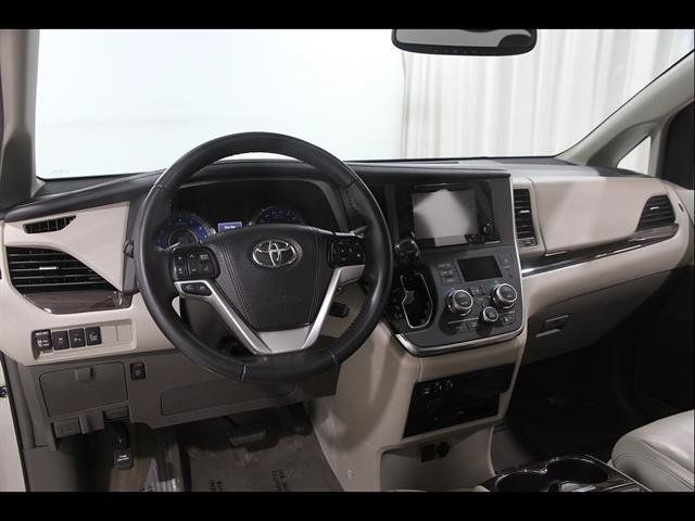Used 2017 Toyota Sienna XLE Premium AWD/4WD image 6