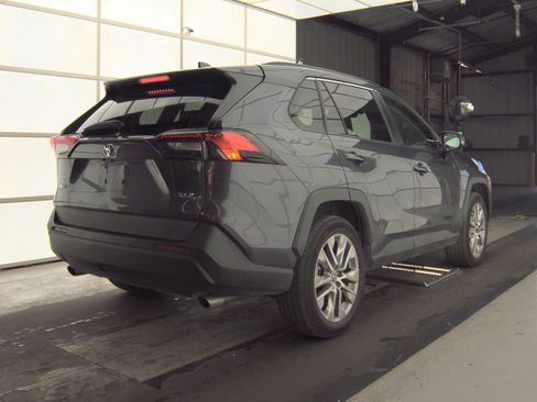 Used 2020 Toyota RAV4 XLE Premium image 5