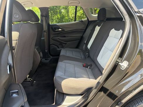 Used 2025 Chevrolet Trax LS FWD image 15