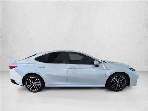 Used 2026 Toyota Camry XLE AWD/4WD image 4