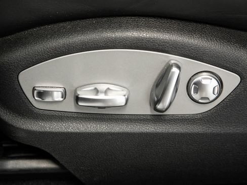 Certified 2023 Porsche Macan S AWD/4WD image 19