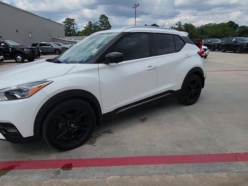 Used 2020 Nissan Kicks SR w/ SR Premium Package FWD image 4