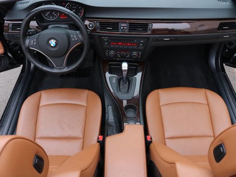 Used 2011 BMW 335i Convertible image 27