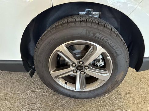 Used 2024 Ford Edge SEL w/ Convenience Package image 9