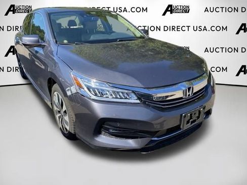 Used 2017 Honda Accord Touring image 3
