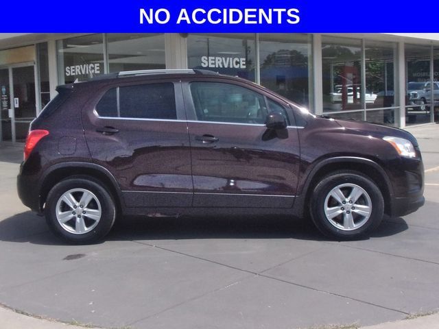 Used 2016 Chevrolet Trax LT w/ LT Sun and Sound Package AWD/4WD image 2